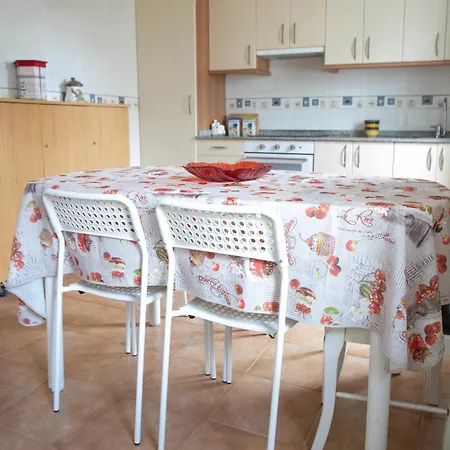 Charming House In Teo With Balcony And Parking Included Hébergement de vacances Rua De Francos
