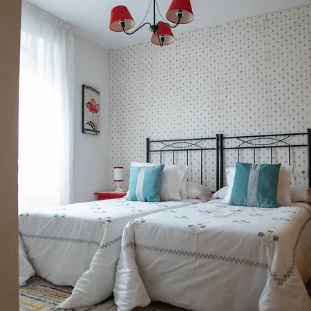 Hébergement de vacances Charming House In Teo With Balcony And Parking Included Rua De Francos