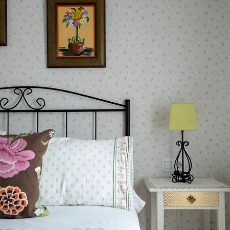 Charming House In Teo With Balcony And Parking Included Hébergement de vacances *