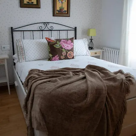 Hébergement de vacances Charming House In Teo With Balcony And Parking Included Rua De Francos
