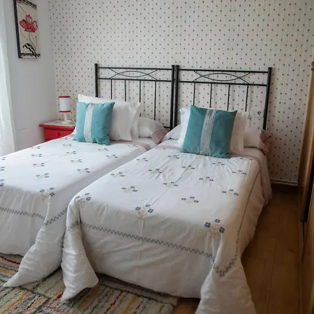 Charming House In Teo With Balcony And Parking Included * Rua De Francos