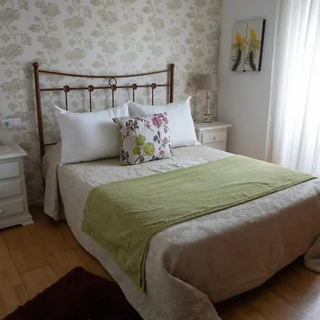 Charming House In Teo With Balcony And Parking Included Hébergement de vacances