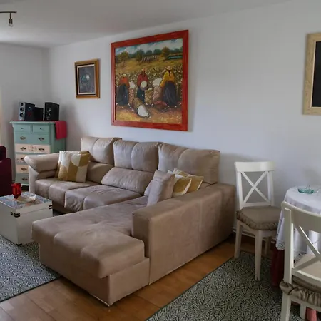 Hébergement de vacances Charming House In Teo With Balcony And Parking Included