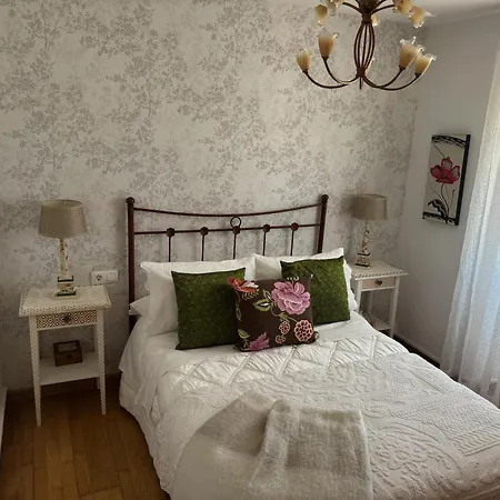 Charming House In Teo With Balcony And Parking Included Hébergement de vacances