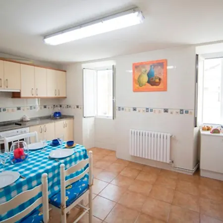Hébergement de vacances Charming House In Teo With Balcony And Parking Included Rua De Francos